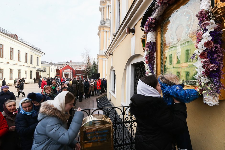 Крест православный большой с цепочкой,модель золотистый