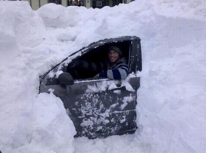 Много снега не бывает: забавные и милые зимние фотографии